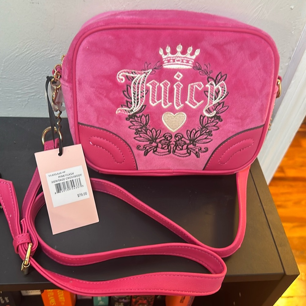 An beautiful purse